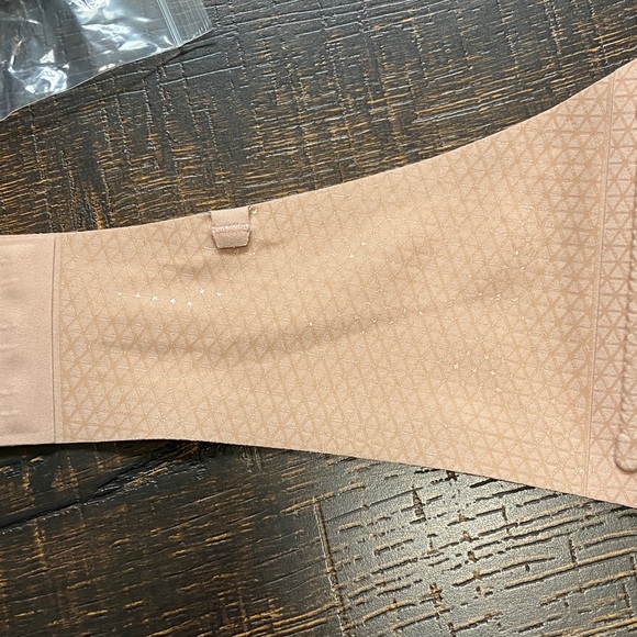 NWT VertVie Nude/Beige Strapless Bandeau Bra - - Picture 8 of 11